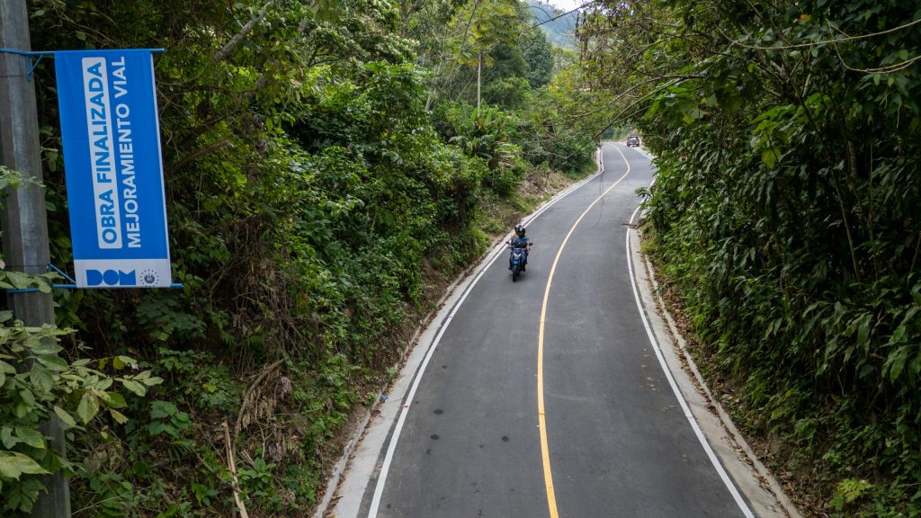 san-miguel-tepezontes-estrena-acceso-renovado-al-lago-de-ilopango-construido-por-la-dom